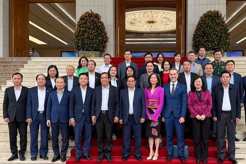 Thủ tướng: Chăm sóc sức khỏe người cao tuổi là nền tảng phát triển 'kinh tế bạc'