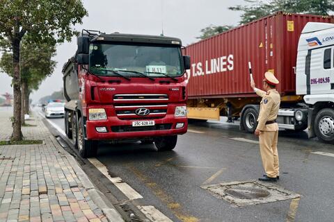 Đối thoại với doanh nghiệp vận tải, siết chặt an toàn giao thông phục vụ thi công các dự án