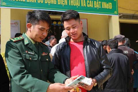 Mỗi cán bộ, chiến sĩ phải có "sức đề kháng" tốt trên không gian mạng