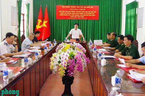 Kiểm tra công tác chống buôn lậu, kinh doanh, vận chuyển trái phép xăng dầu trên biển tại Hải đoàn Biên phòng 28