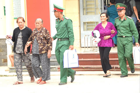 Khám bệnh miễn phí, lan tỏa nghĩa tình quân - dân