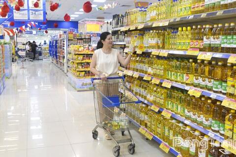 Hàng Việt hút khách