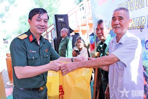 Đoàn Kinh tế - Quốc phòng 74: Nhiều hoạt động tri ân gia đình chính sách và hỗ trợ nhân dân