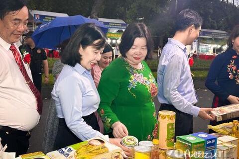 Dấu ấn sản phẩm OCOP Quảng Trị tại Hội chợ xúc tiến thương mại các hợp tác xã khu vực phía Bắc