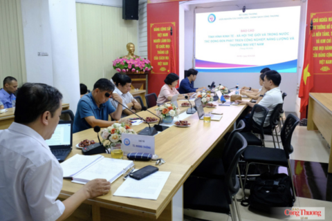 Kinh tế Việt Nam duy trì đà tăng từ công nghiệp và thị trường nội địa