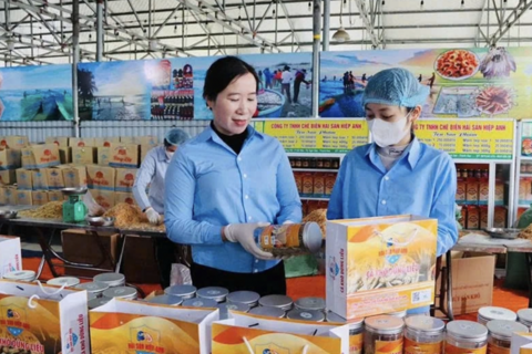 Hỗ trợ phụ nữ phát triển kinh tế gắn với xây dựng sản phẩm OCOP