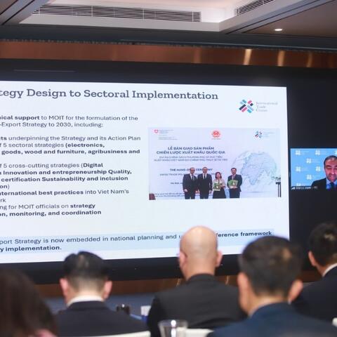 Từ chiến lược hóa chính sách đến kiến tạo nền tảng mới cho xuất khẩu Việt Nam