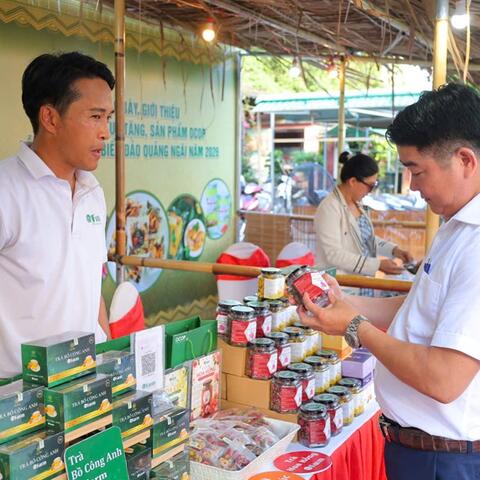 Phát triển OCOP gắn với du lịch nông thôn và chuyển đổi số
