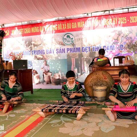 Xây dựng nông thôn mới ở vùng đồng bào dân tộc thiểu số