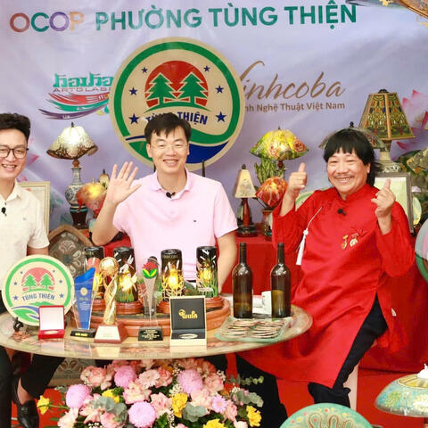 Phường Tùng Thiện đẩy mạnh quảng bá OCOP trên nền tảng số