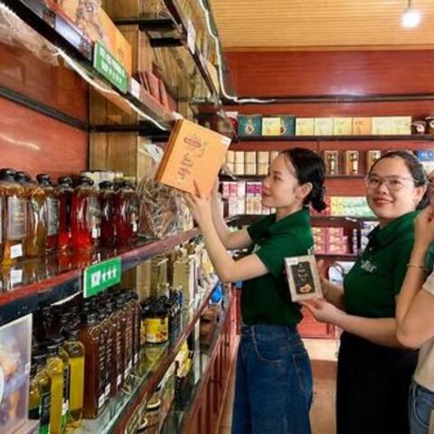 Mở rộng mạng lưới phân phối sản phẩm OCOP, đặc sản địa phương