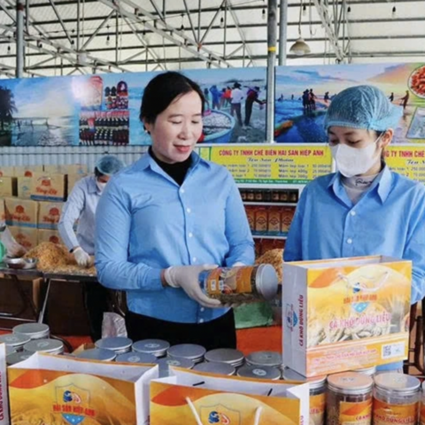 Hỗ trợ phụ nữ phát triển kinh tế gắn với xây dựng sản phẩm OCOP