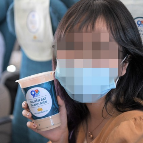 Khi các hãng hàng không bán "hàng xén" thu tiền tỷ