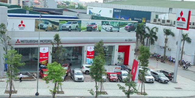 Các showroom quy mô lớn được đầu tư như một bước “lấy đà” trước khi thị trường bùng nổ trong năm sau.