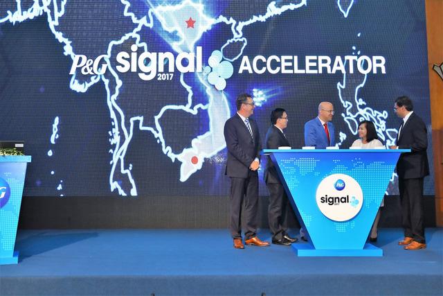 Lãnh đạo P&G và đối tác khởi động chương trình Signal Accelerator – một sân chơi sáng tạo dành cho các doanh nghiệp