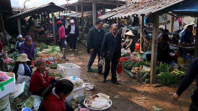 chợ hoa,chợ đồ cổ chợ hoa,chợ đồ cổ