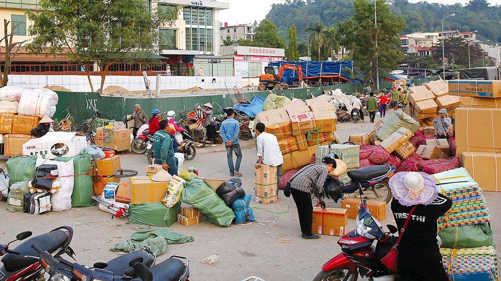 Phần lá»n hà ng giả, hà ng xâm phạm sá» hữu trà tuá» ÄÆ°á»£c sản xuất á» nưá»c ngoà i vÃ ÄÆ°a và o Viá»t Nam bằng cả ÄÆ°á»ng chÃnh ngạch và tiá»u ngạch. Ảnh: Lê Tiên