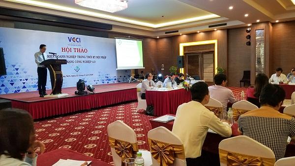 Ông Nguyễn Tiến Quang – Giám đốc VCCI Đà Nẵng cho rằng: Thách thức là vô cùng lớn nhưng sự bùng nổ của cuộc cách mạng 4.0 hứa hẹn sẽ mang lại cho cộng đồng doanh nghiệp những cơ hội làm ăn mới