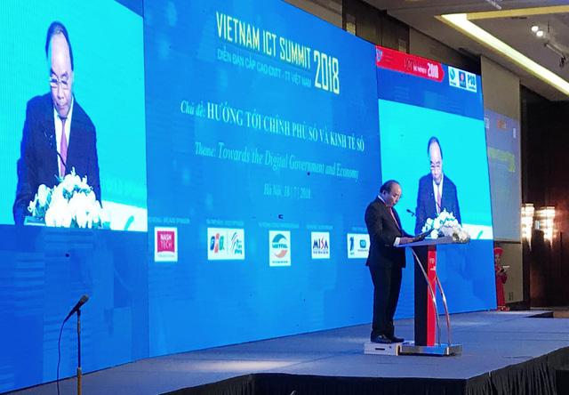 Thủ tướng Nguyễn Xuân Phúc phát biểu chỉ đạo, định hướng tại diễn đàn Vietnam ICT Summit 2018 xoay quanh nội dung phát triển, xây dựng chính phủ điện tử, bắt nhịp xu thế Cách mạng Công nghiệp 4.0.