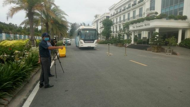 Hòa Phát bao trọn gói chuyến bay đưa 15 chuyên gia đến Dung Quất - 4