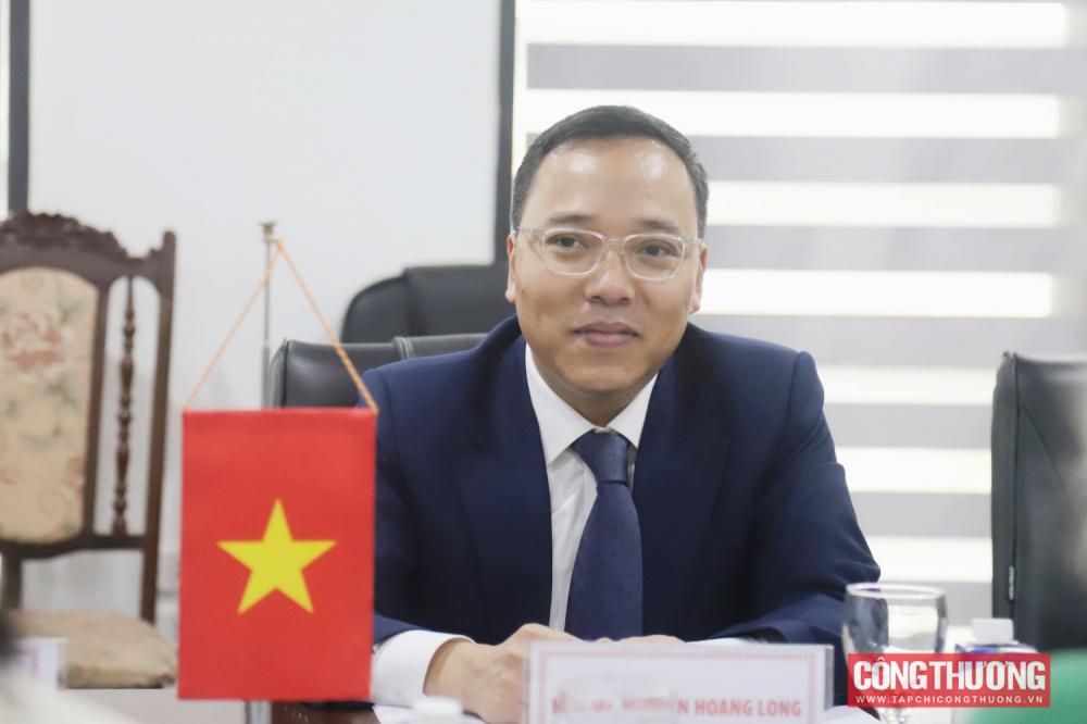 Thứ trưởng Nguyễn Hoàng Long