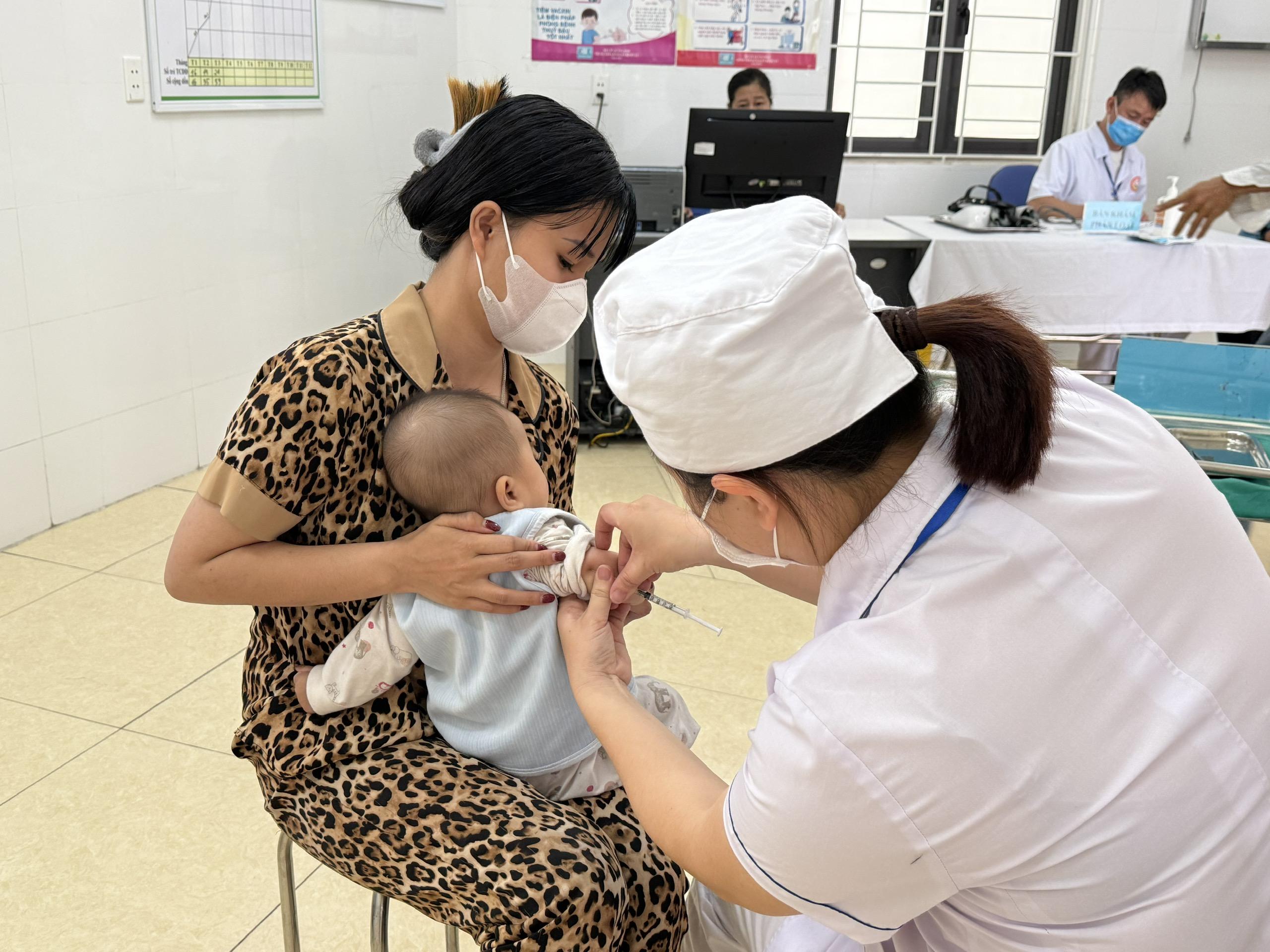 Bộ Y tế: Tăng cường giám sát, phát hiện sớm các ca mắc sởi, xử lý triệt để ổ dịch mới phát sinh- Ảnh 1.