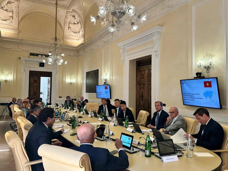 Toàn cảnh buổi làm việc. Ảnh: Bộ Công thương