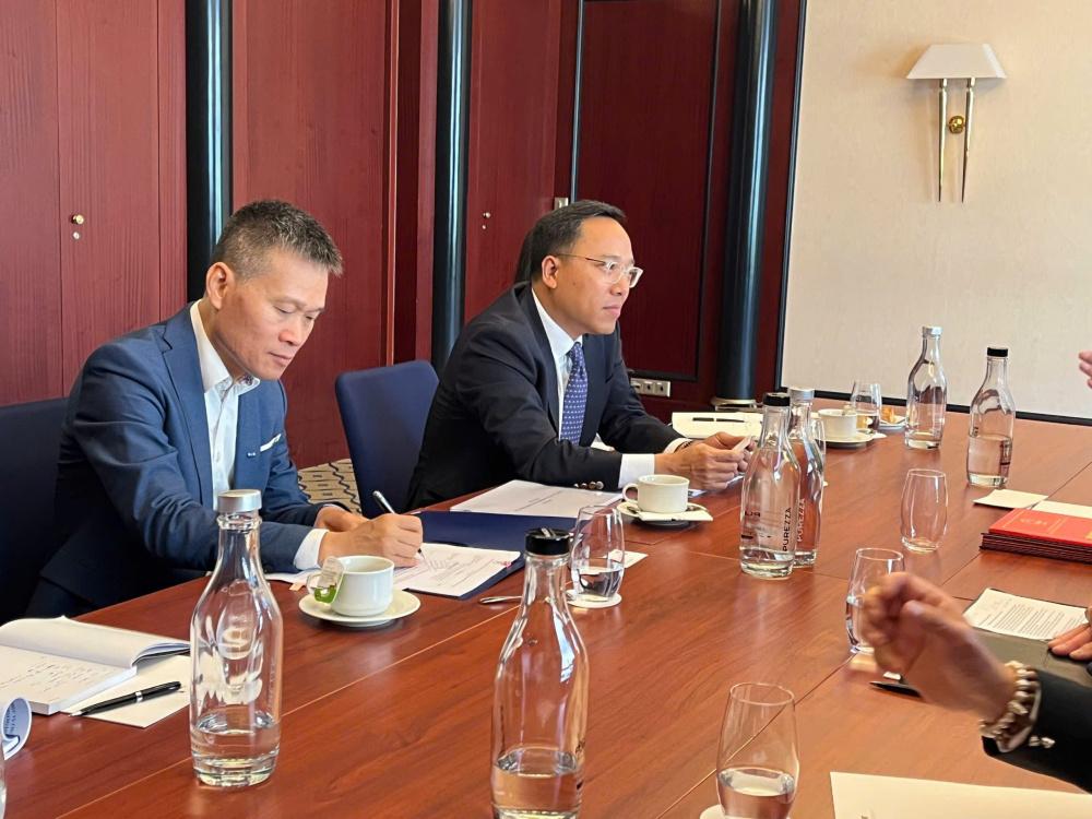 Thứ trưởng Nguyễn Hoàng Long làm việc với một số Tập đoàn năng lượng quốc tế