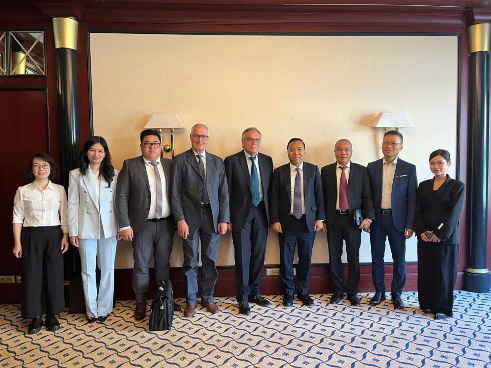 Thứ trưởng Nguyễn Hoàng Long làm việc với một số Tập đoàn năng lượng quốc tế