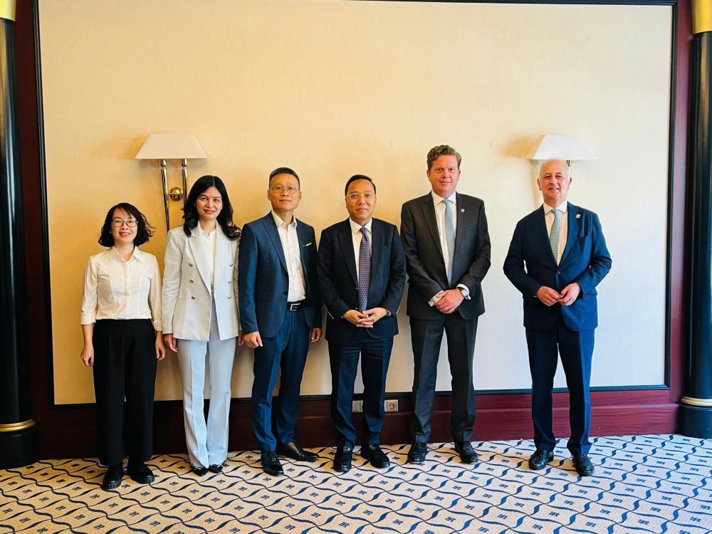 Thứ trưởng Nguyễn Hoàng Long làm việc với một số Tập đoàn năng lượng quốc tế