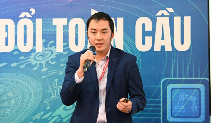 TS Phạm Anh Tuấn chia sẻ ý kiến tại diễn đàn. Ảnh: Hải Đăng