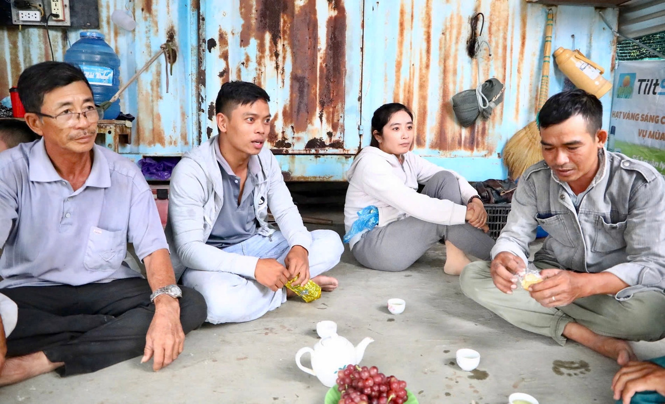 Ông Nguyễn Hàn (người đeo kính, ở thôn Thái An) kỳ vọng sớm xây dựng nhà máy điện hạt nhân tại địa phương. img-5575.jpg