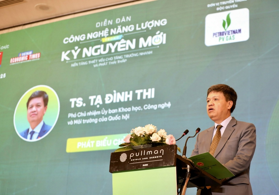 Ông Tạ Đình Thi, Phó Chủ nhiệm Ủy ban Khoa học, Công nghệ và Môi trường của Quốc hội phát biểu chỉ đạo tại Diễn đàn. Ảnh: Việt Dũng.