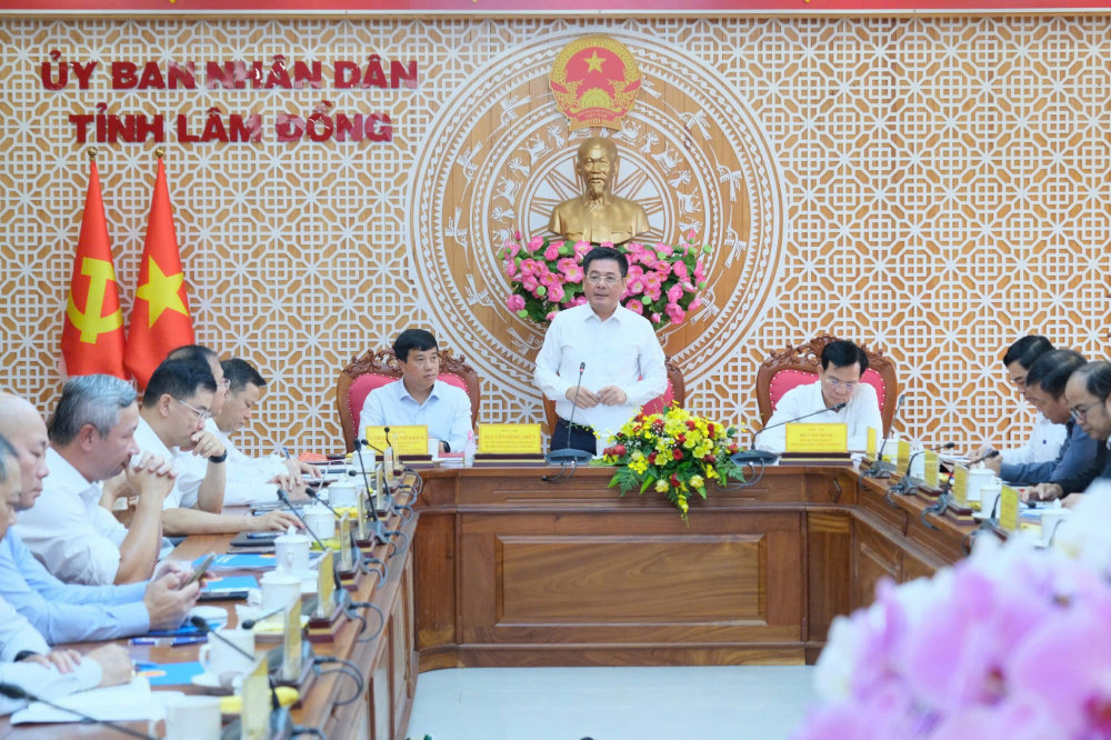 Đoàn công tác của Bộ Công Thương do Bộ trưởng Nguyễn Hồng Diên làm Trưởng đoàn có buổi làm việc với Thường trực Tỉnh ủy và UBND tỉnh Lâm Đồng