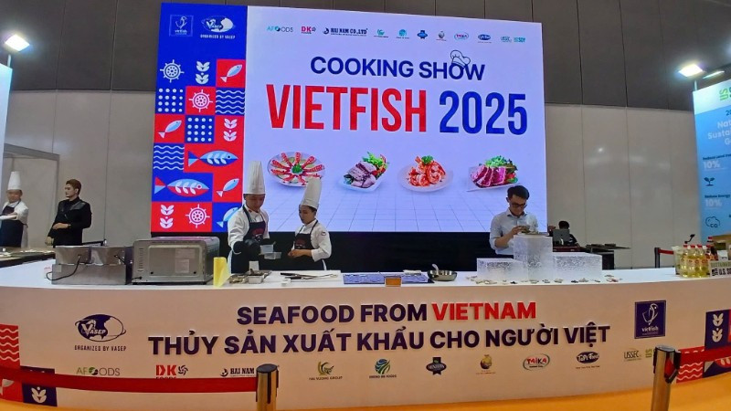 Chương trình giới thiệu sản phẩm thủy sản xuất khẩu cho người Việt tại Hội chợ Vietfish 2025. (Ảnh: THANH YẾN)