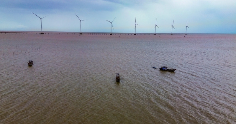 Các dự án điện gió tạo động lực phát triển kinh tế địa phương. Ảnh: Hoàng Lộc