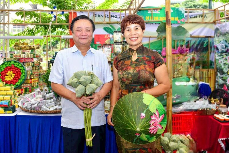 Với tình yêu cây chè, chị Đỗ Thị Hà đã hây dựng thương hiệu chè sạch Chính Hà trên mảnh đất xứ Thanh. Ảnh: CSCC