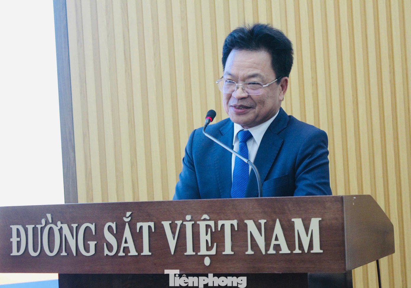 tp-gap-mat-duong-sat-toc-do-cao-6.jpg