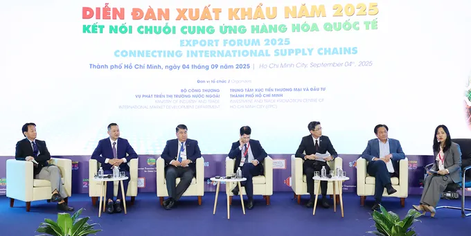 Khách mời tại Diễn đàn xuất khẩu 2025 - kết nối chuỗi cung ứng hàng hóa quốc tế ở Trung tâm Hội chợ Triển lãm Sài Gòn. Ảnh: Hoàng Hùng %5c.jpeg