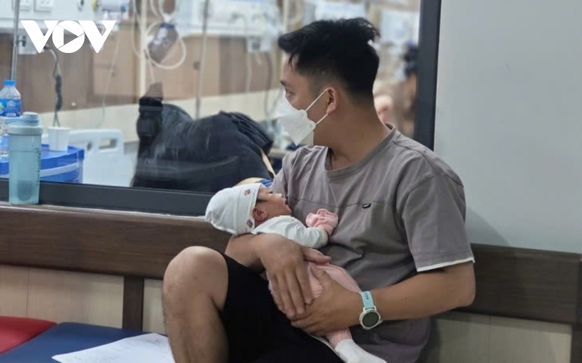 so ca mac rsv tang manh, nhieu tre so sinh phai tho may hinh anh 2