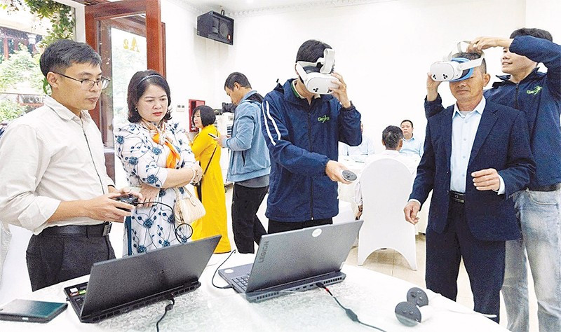 Ứng dụng công nghệ thực tế ảo (VR) trong lĩnh vực trồng trọt giúp người sản xuất mô phỏng toàn bộ quy trình canh tác.