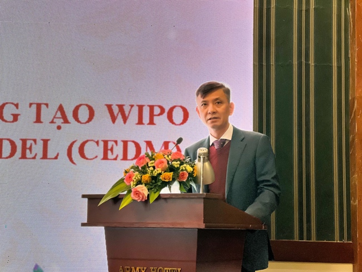 Cục trưởng Cục Bản quyền tác giả (Bộ VHTTDL) Trần Hoàng phát biểu tại cuộc họp. Ảnh: bvhttdl.gov.vn