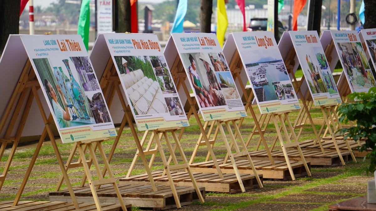 Các nghề và làng nghề truyền thống TP.HCM được trưng bày tại sự kiện kết nối giao thương OCOP TP.HCM - Hội nhập và phát triển lần thứ I. Ảnh: Lê Bình.