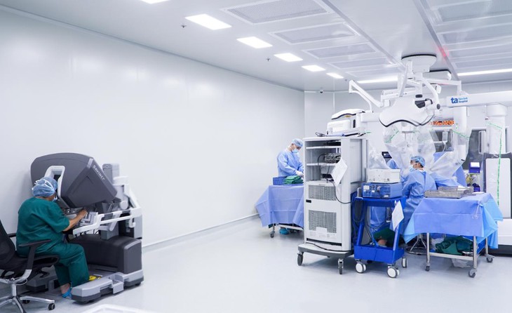 Ngành ngoại khoa Việt Nam thay đổi diện mạo từ công nghệ 'siêu robot' - Ảnh 1.