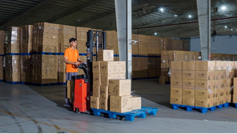 60% sản lượng giấy TopGia được sản xuất tại nhà máy ở Củ Chi, TP.Hồ Chí Minh với nguồn nguyên liệu 100% từ các đối tác trong nước.