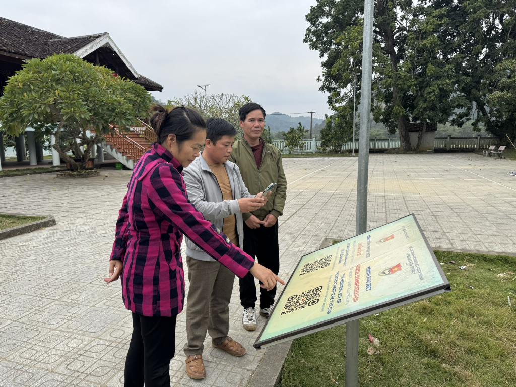 Tại các điểm Di tích, các điểm du lịch hệ thống QR code hỗ trợ cung cấp đầy đủ thông tin đến với du khách.
