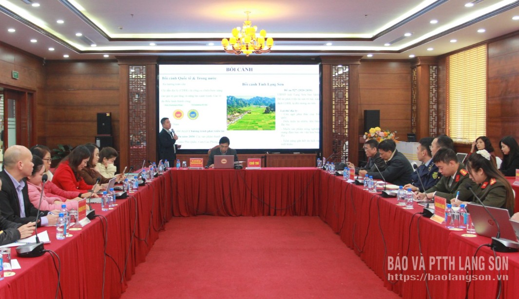 Đại diện Trung tâm Nghiên cứu và Phát triển Hệ thống nông nghiệp tham luận về công tác hỗ trợ xác lập và phát triển chỉ dẫn địa lý