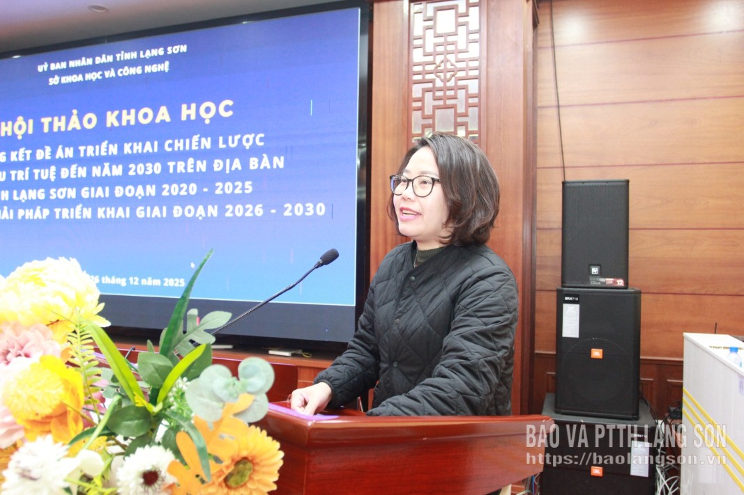 Đại diện Sở Nông nghiệp và Môi trường phát biểu tham luận 