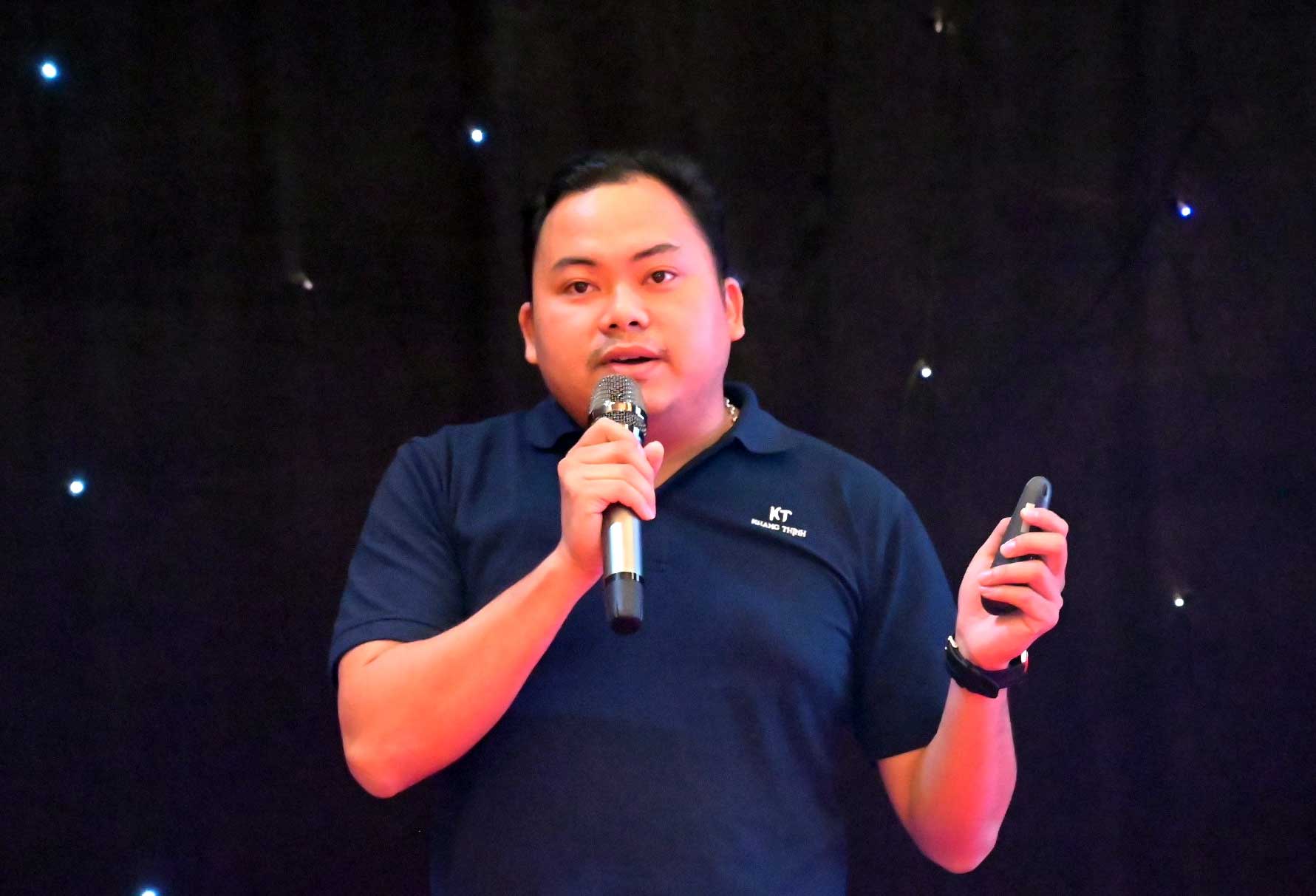 Ông Đoàn Phúc Cường chia sẻ tại Diễn đàn 'Nghiên cứu, ứng dụng công nghệ chiến lược trong phát triển tưới tiên tiến, tiết kiệm nước cho cây trồng cạn phục vụ nông nghiệp thông minh, ứng phó biến đổi khí hậu, góp phần đảm bảo an ninh nguồn nước khu vực Nam Trung Bộ và Tây Nguyên' ngày 29/12. Ảnh: Phạm Hoài. Ông Đoàn Phúc Cường chia sẻ tại Diễn đàn 'Nghiên cứu, ứng dụng công nghệ chiến lược trong phát triển tưới tiên tiến, tiết kiệm nước cho cây trồng cạn phục vụ nông nghiệp thông minh, ứng phó biến đổi khí hậu, góp phần đảm bảo an ninh nguồn nước khu vực Nam Trung Bộ và Tây Nguyên' ngày 29/12. Ảnh: Phạm Hoài.