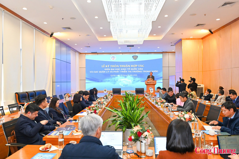 Lễ ký kết thỏa thuận hợp tác giữa Cục Quản lý và Phát triển thị trường trong nước (Bộ Công Thương) và Đại học Kinh tế Quốc dân.